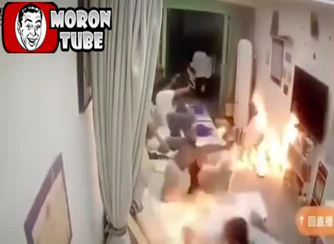 Video :As she cooks, she burns her flat!